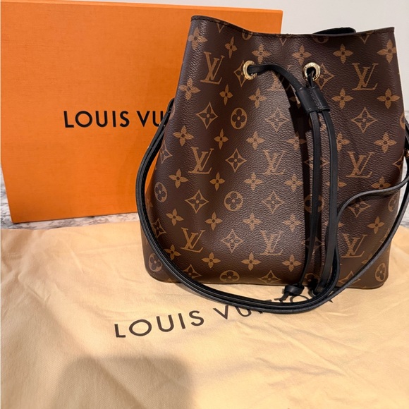 NéoNoé MM - Like NEW Louis Vuitton Classic. Includes dust bag & LV box. - Picture 3 of 10